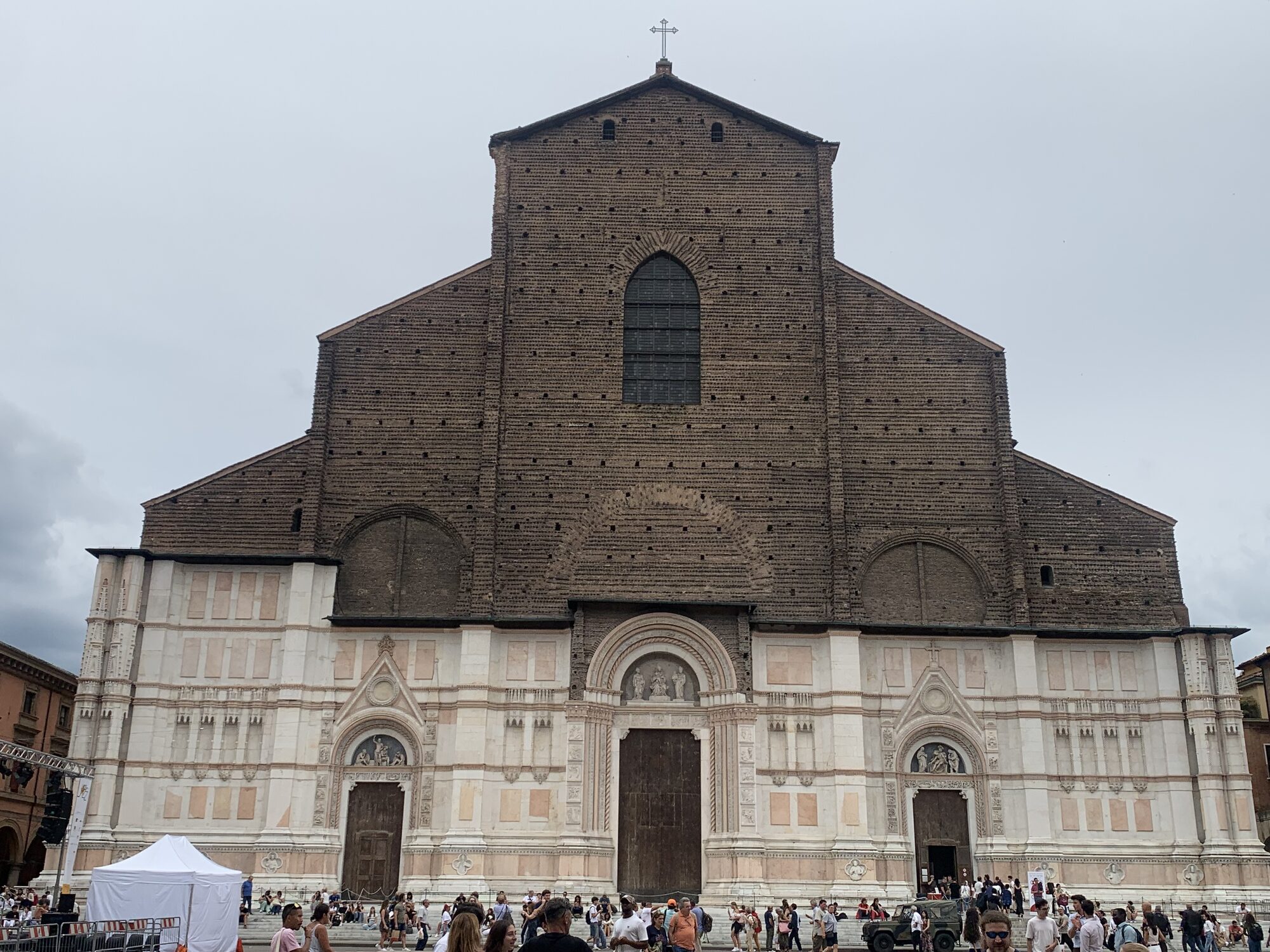 La facciata incompiuta della Basilica di San Petronio